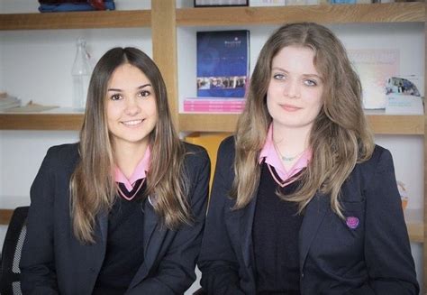 Toradh íomhá ar Sixth Form Science Girls