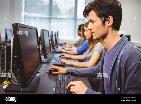 Toradh íomhá ar Computer Class Stock Images