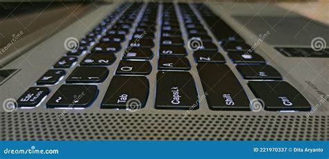 Toradh íomhá ar Keyboard Shift Sign