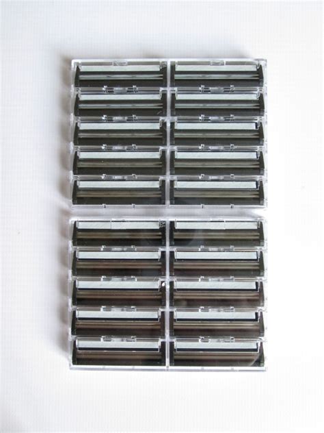 Two Razor Blades に対する画像結果