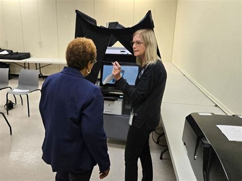 Afbeeldingsresultaten voor NB Voting Machine