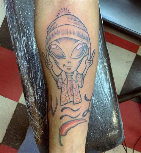 Alien Peace Sign Tattoo に対する画像結果