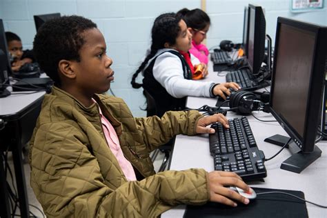 Elementary School Computer Class に対する画像結果