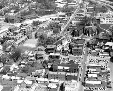 Toradh íomhá ar Digital Multimeter Measuring Voltage