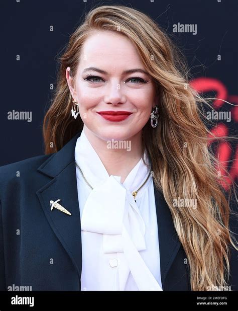 Emma Stone Gorilla 2021 Movies に対する画像結果