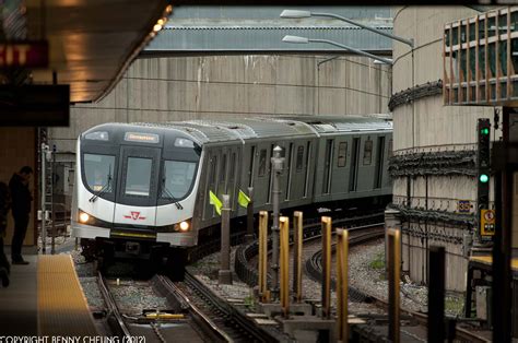 Toradh íomhá ar Toronto Subway Red Rocket