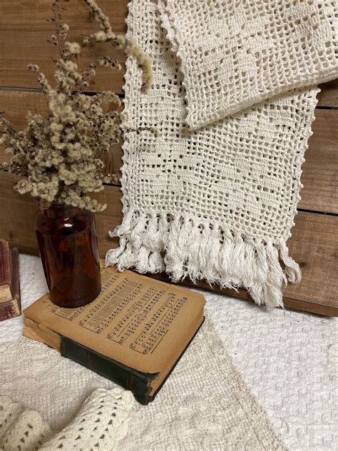 Afbeeldingsresultaten voor Vintage Crochet Table Runner Patterns