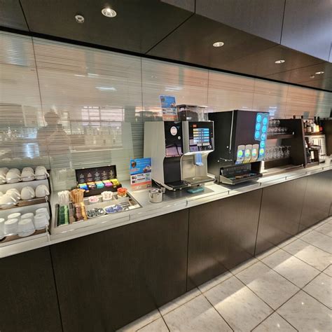 Ana First Class Lounge Narita に対する画像結果