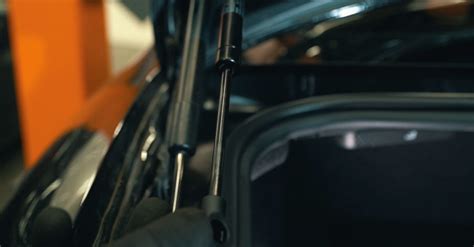 Fitting Tailgate Struts に対する画像結果