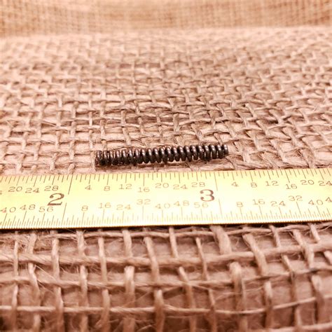 Toradh íomhá ar Spring Loaded Gun Trigger