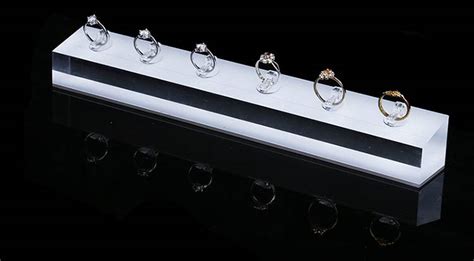 Acrylic Ring Display に対する画像結果