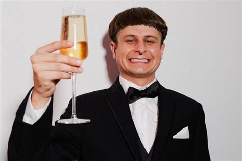 Oliver Tree Miracle Man に対する画像結果