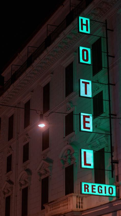 Afbeeldingsresultaten voor Outdated Signage