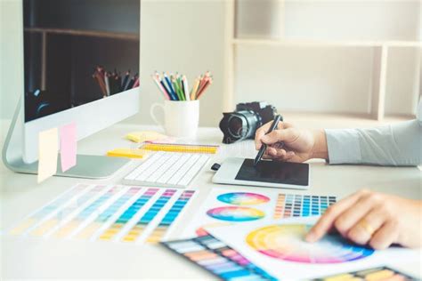 Toradh íomhá ar Graphhic Designer Drawing