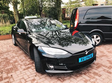 Tesla Taxi に対する画像結果