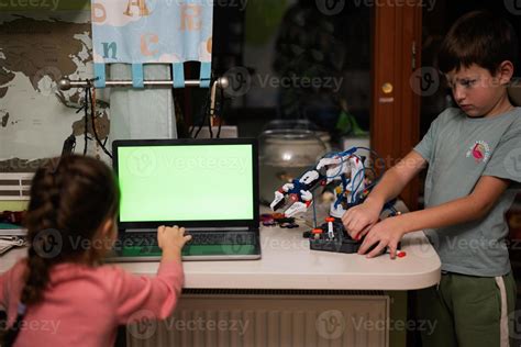 Toradh íomhá ar Computer Controlled Robot Arm