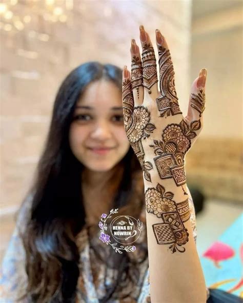 Simple Mehndi Designs in Back Hand に対する画像結果