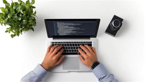 Afbeeldingsresultaten voor Developer Typing His Code