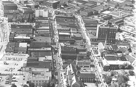 Toradh íomhá ar Digital Multimeter Measuring Voltage