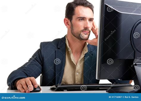 Toradh íomhá ar Person Looking at a Computer