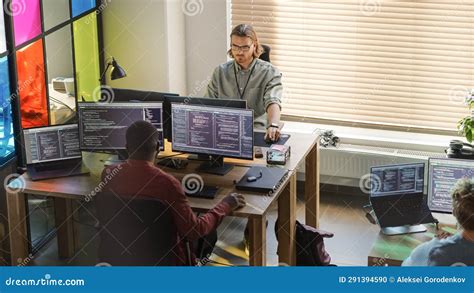 Toradh íomhá ar Writing Code On Computers