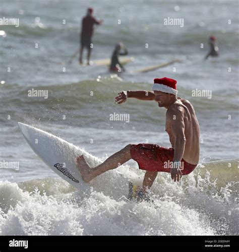 Surfing Santa に対する画像結果