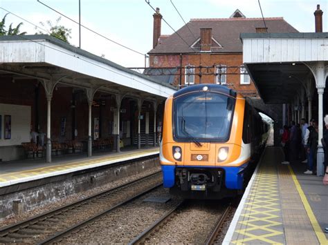 Overground Train Toy に対する画像結果