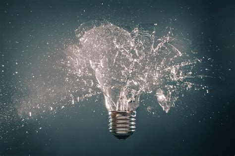 Exploding Light Bulb Transparent に対する画像結果