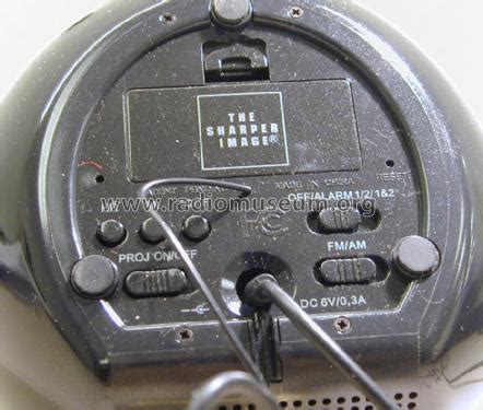 Toradh íomhá ar Sharper Image Weather Clock Projection