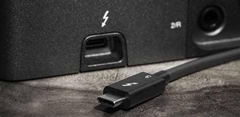 Toradh íomhá ar Logitech Lightning Bolt USB