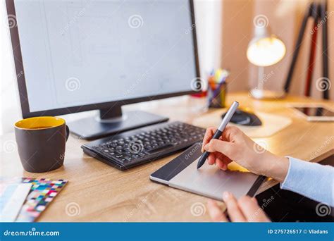 Toradh íomhá ar Graphhic Designer Drawing