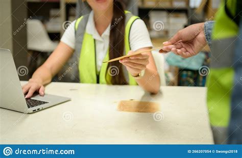 Warehouse Receiving Manager എന്നതിനുള്ള ഇമേജ് ഫലം