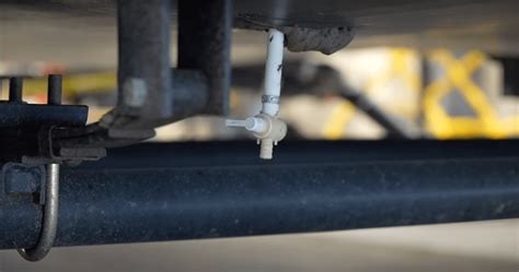 How to Drain a Fresh Water Tank On an RV に対する画像結果