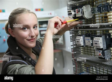 Afbeeldingsresultaten voor Electrical Circuit Training
