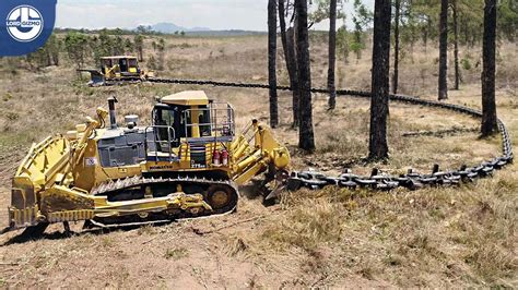 Toradh íomhá ar Buldozer Clearing Trees