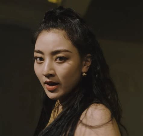 Jihyo Pic with Crown に対する画像結果