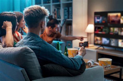 Types of Media in Digital Era に対する画像結果