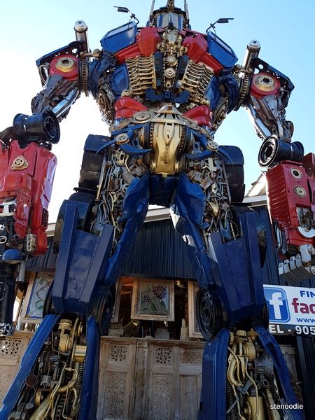 Living Transformers Giant Robots に対する画像結果