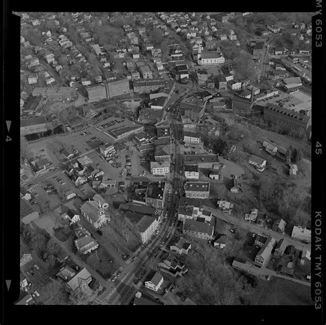 Toradh íomhá ar Digital Multimeter Measuring Voltage