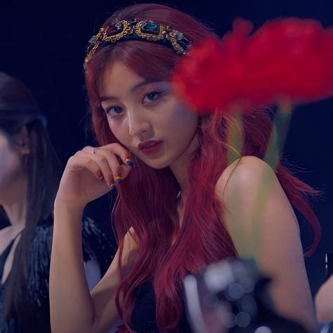 Jihyo Pic with Crown に対する画像結果