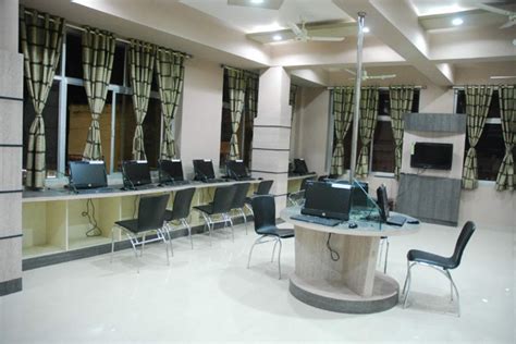 Computer Labs Interior Design に対する画像結果