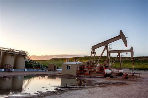 Fracking Oil Wells に対する画像結果