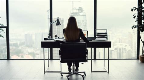 Woman Working On Computer Back View に対する画像結果