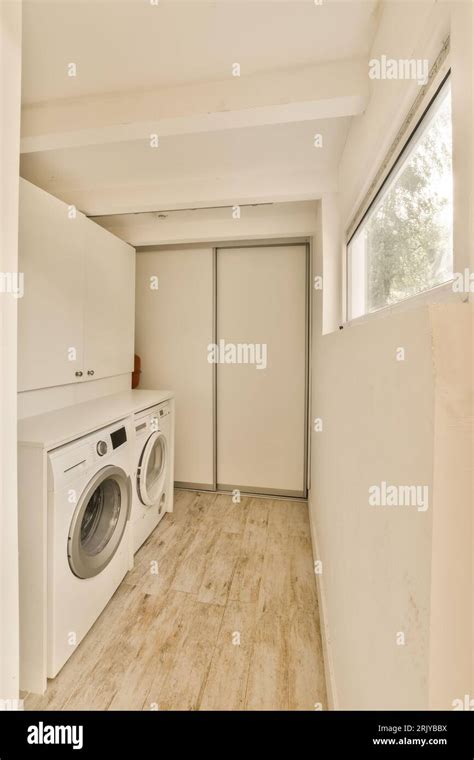 Toradh íomhá ar Washing Machine Dryer Overhead View
