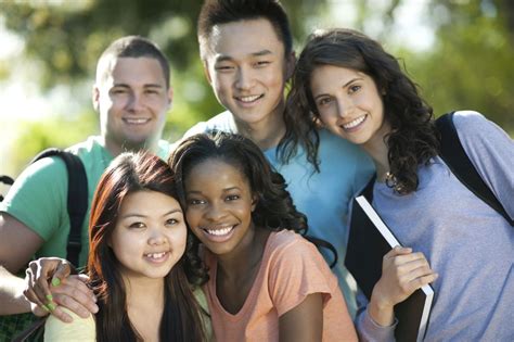 Afbeeldingsresultaten voor Students Using Discord