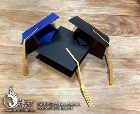 Toradh íomhá ar How to Make Graduation Cap with Paper and String