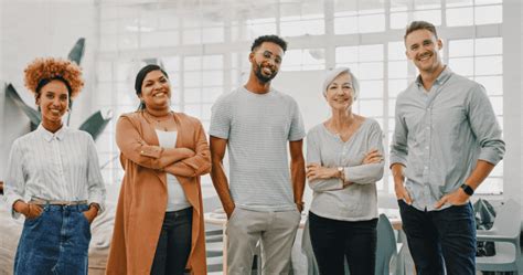 Toradh íomhá ar Person Standing On a Compression Spring