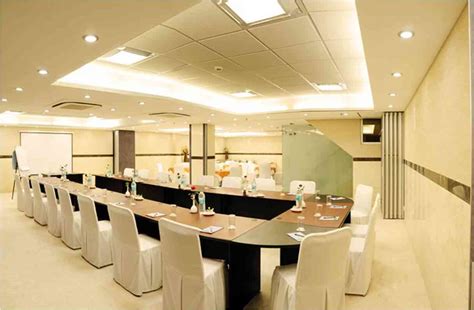 Seminar Hall Interior Design に対する画像結果