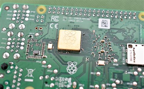 Raspberry Pi 4 Model B Safety Card に対する画像結果