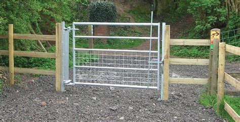 Afbeeldingsresultaten voor Two-Way Self Closing Gate